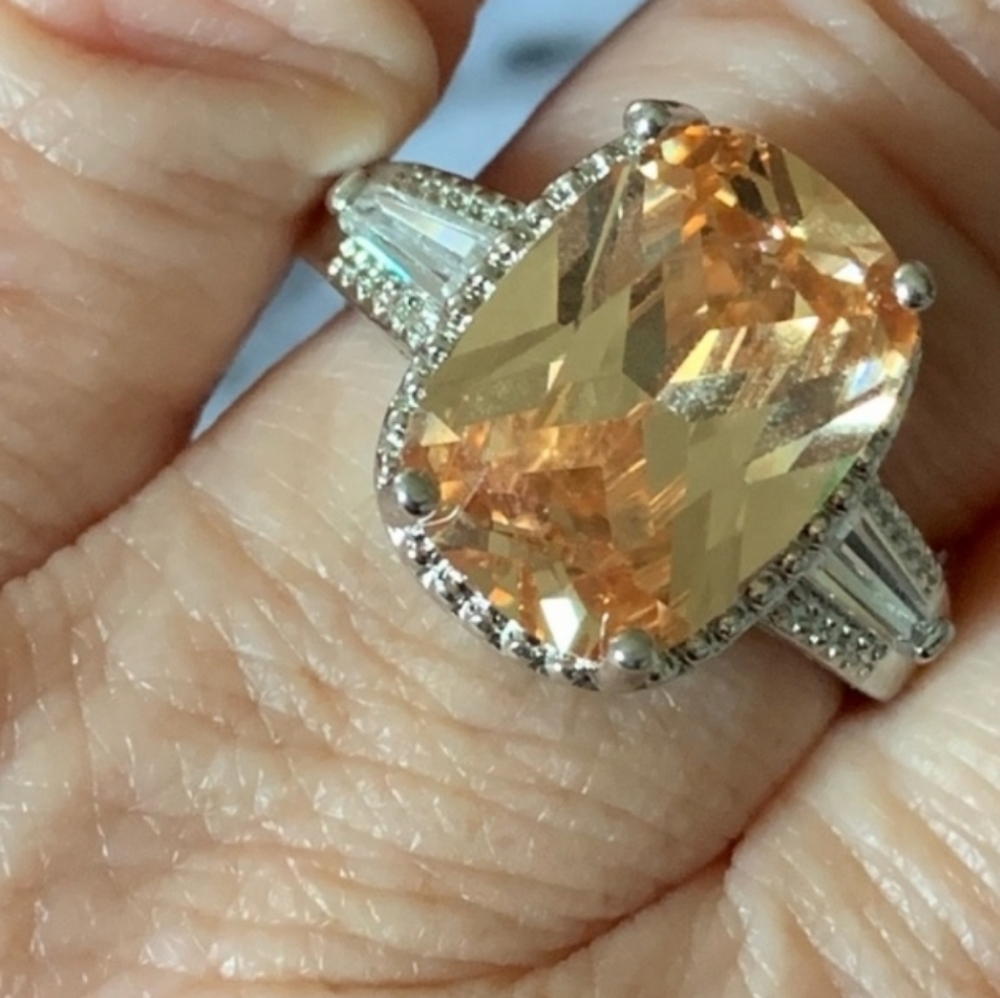 Beautiful 925 peach and white colored stone
